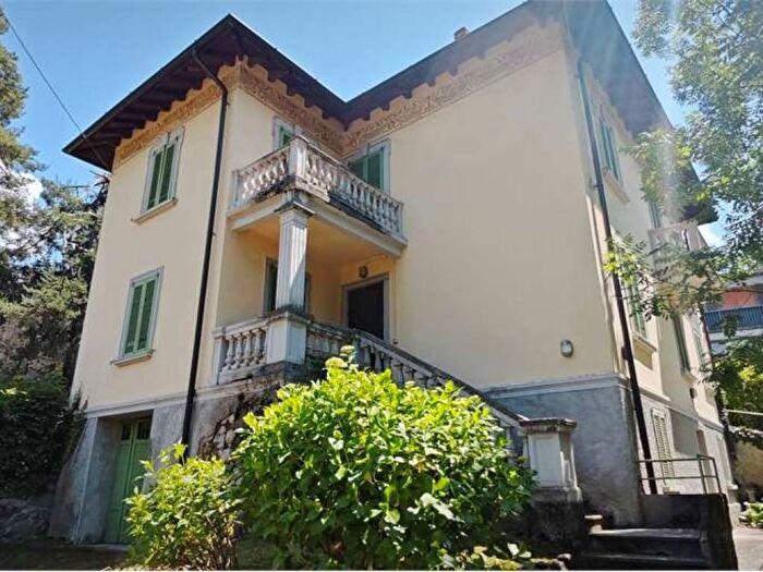 Casa con 6 locali in vendita in Via Alessandro Volta, Centro, Cremeno