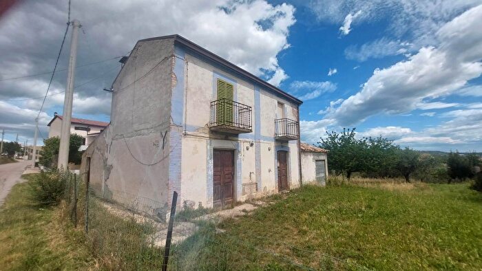 Casa con 6 locali in vendita in Contrada Rizzacorno, Lanciano