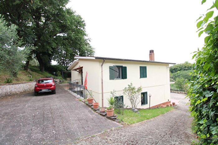 Casa quadrilocale in vendita in Via Ottaviano Crescenzi, Fara In Sabina