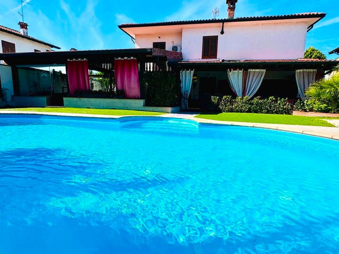 Casa con 6 locali in vendita in Via Francesco Noè, Bubbiano