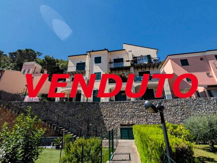 Appartamento trilocale in vendita in Via Fratelli Marchesano, Centro, Toirano