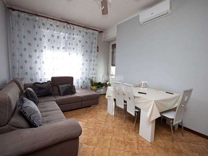 Appartamento trilocale in vendita in Via XXV Aprile, Brugarolo, Merate