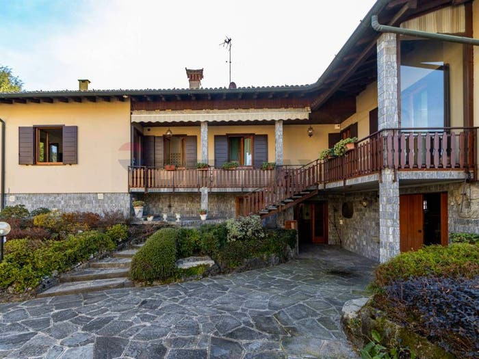 Casa con 6 locali in vendita in Volta, Centro, Cassago Brianza
