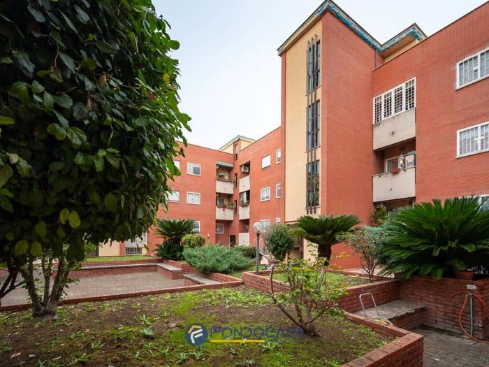 Appartamento trilocale in vendita in Via San Floro, Anagnina, Roma