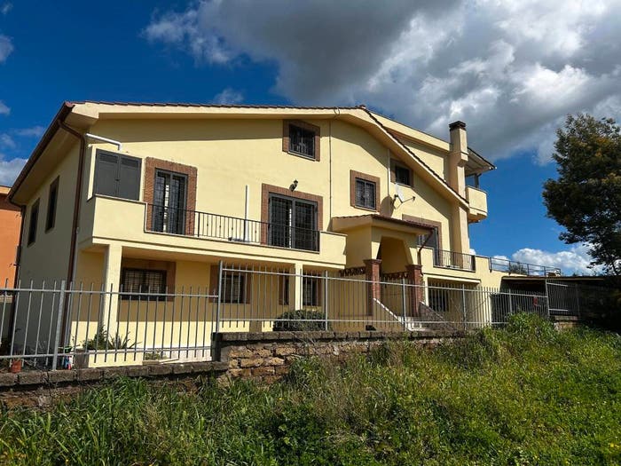 Appartamento quadrilocale in vendita in Via della Raganella, Castel di Leva, Roma