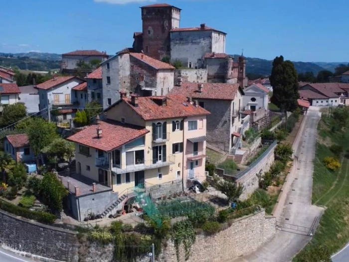 Casa con 5 locali in vendita in Piazza Castello, Cigliè