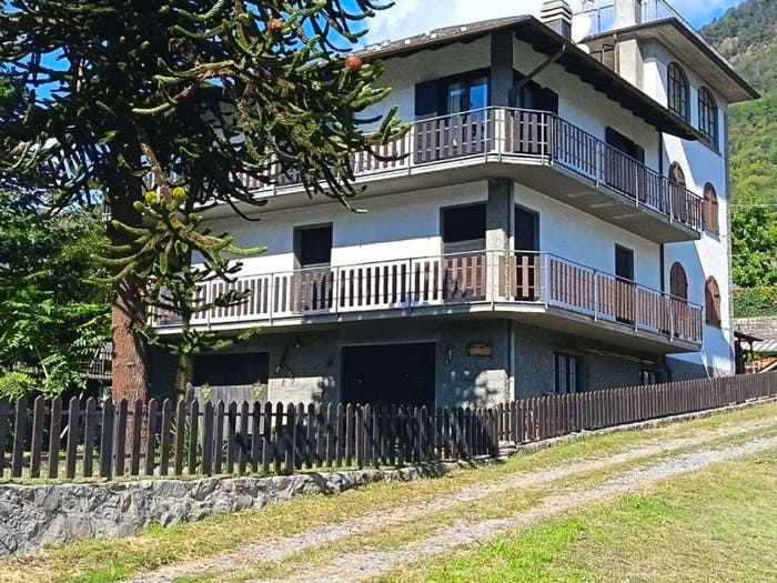 Appartamento con 5 locali in vendita in via Milano, Centro, Tresivio