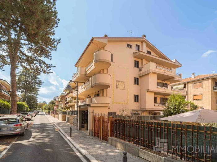 Appartamento trilocale in vendita in Via Enrico Ferri, Centro, Grottaferrata