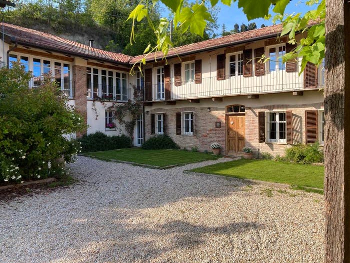 Casa con 6 locali in vendita in Via Regina Margherita, Guarene