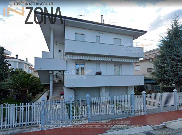 Appartamento quadrilocale in vendita in Via Iaconi, Colleranesco, Giulianova