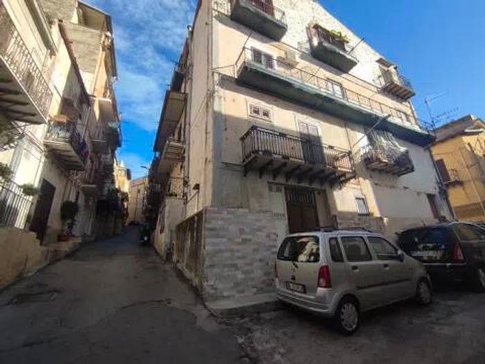 Casa con 5 locali in vendita in Via Vittorio Emanuele No Number, Montelepre