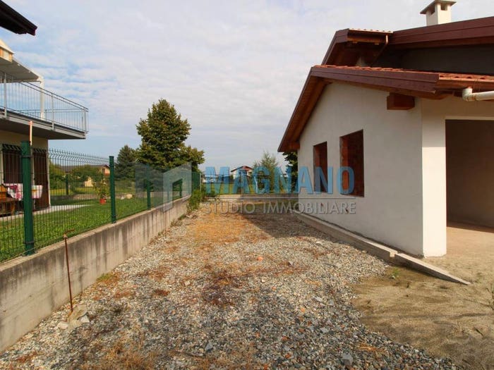 Casa con 5 locali in vendita in Via Vigone, Centro, Cavour