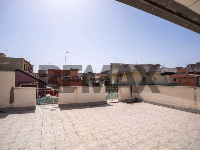 Casa con 5 locali in vendita in Via Caltanissetta, Paternò