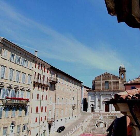 Casa con 5 locali in vendita in Piazza Del Plebiscito, Centro Storico, Ancona
