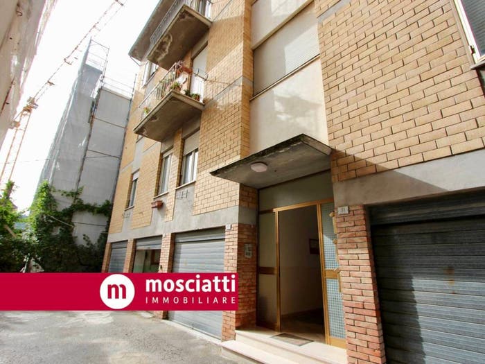 Appartamento con 6 locali in vendita in Via G Spontini, Centro, Castelraimondo
