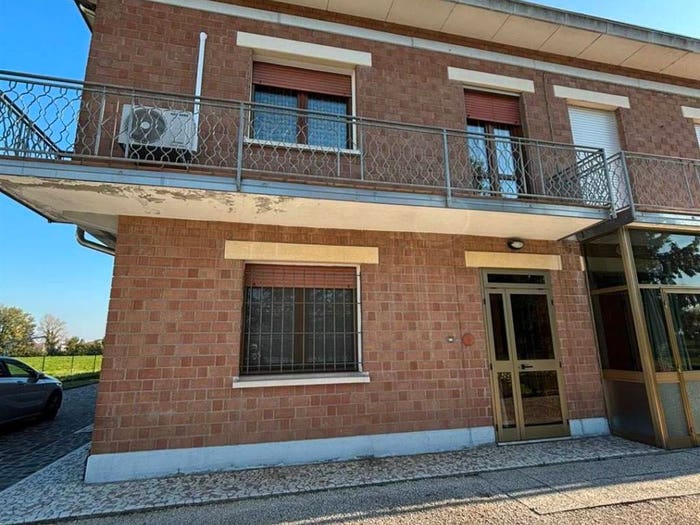 Casa con 6 locali in vendita in Luzzara