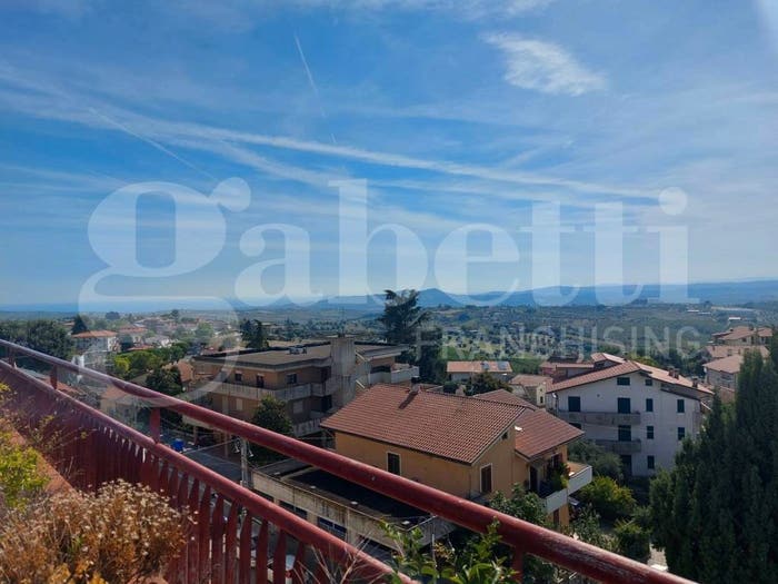 Appartamento con 6 locali in vendita in Stradale della Madonna, Centro, Controguerra