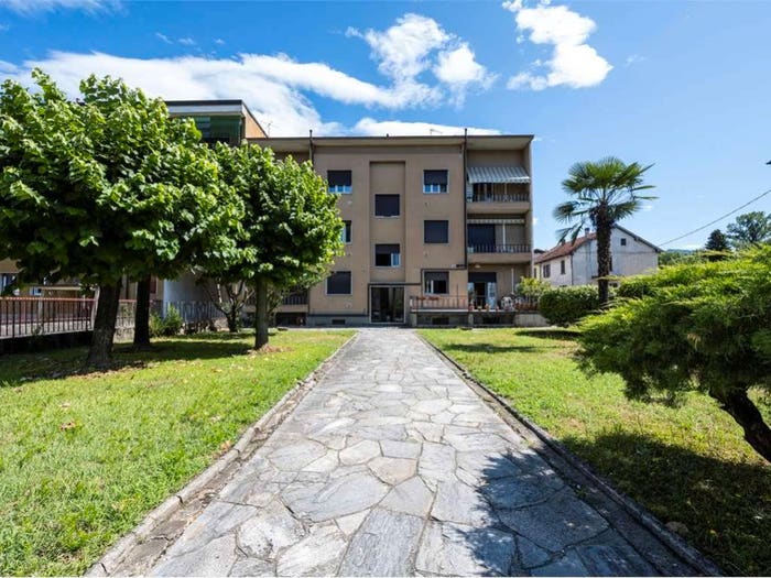 Appartamento trilocale in vendita in Via Alcide De Gasperi, Centro, Besozzo