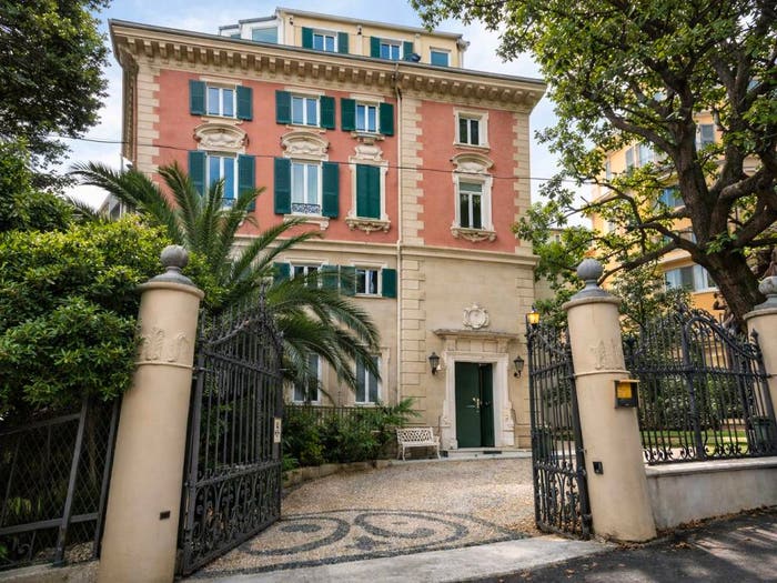 Appartamento trilocale in vendita in Viale Francesco Gambaro, Albaro, Genova