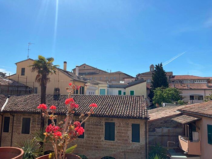 Appartamento quadrilocale in vendita in Via Giordani, Centro Storico, Pesaro