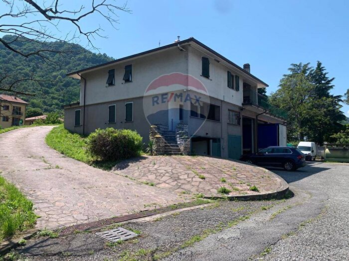 Casa con 6 locali in vendita in Centro, Merate