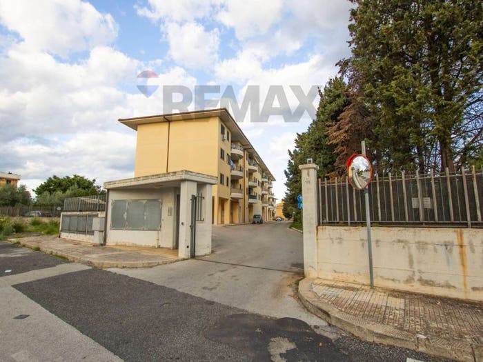 Appartamento con 6 locali in vendita in VIA TEOFANE, Pizzuta, Siracusa
