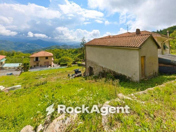 Casa quadrilocale in vendita in Via Villa Oneto, Villa Oneto, San Colombano Certenoli