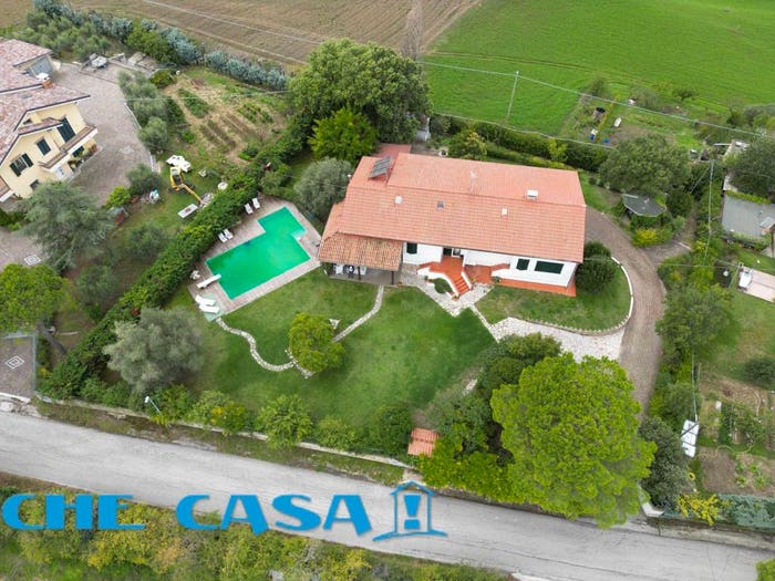 Casa con 6 locali in vendita in Via Ripe, Montelabbate