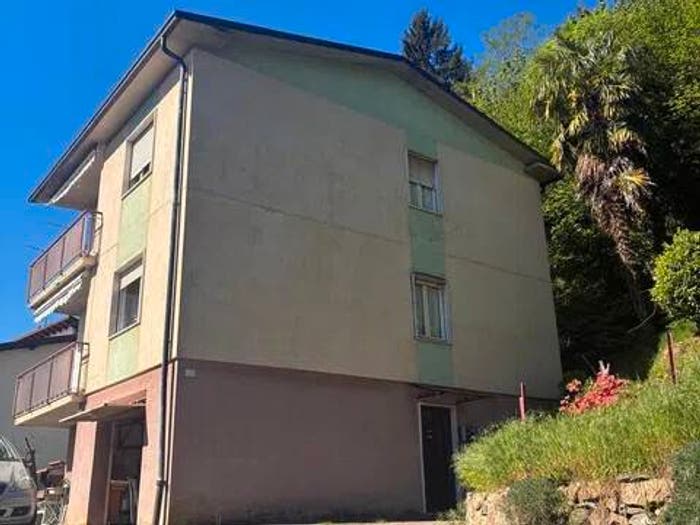 Casa con 6 locali in vendita in Cavagnano, Cuasso al Monte