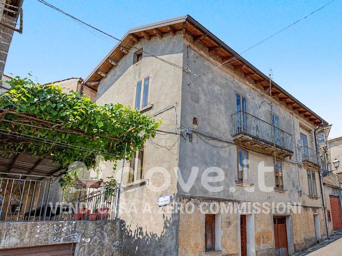 Casa con 6 locali in vendita in Via Dottore Cimino, Centro, Soveria Mannelli