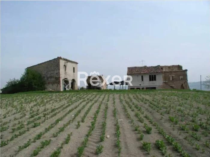 Casa con 6 locali in vendita in Contrada Pezzalunga, Urbisaglia