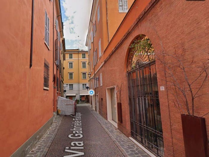 Appartamento quadrilocale in vendita in Via Gabriele Falloppia, Centro Storico, Modena