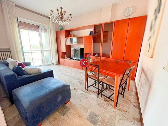 Appartamento quadrilocale in vendita in Via Flora Tresseni, Città Bassa Laghi, Lodi