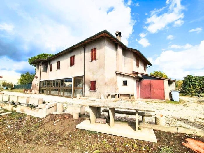 Casa con 6 locali in vendita in Via Della Gomma, Montebello, Perugia