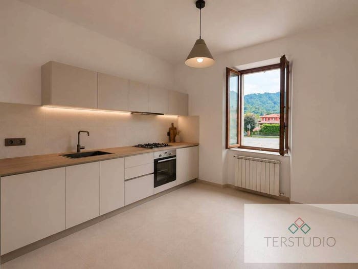 Appartamento trilocale in vendita in Via Valmora, Centro, Pontida