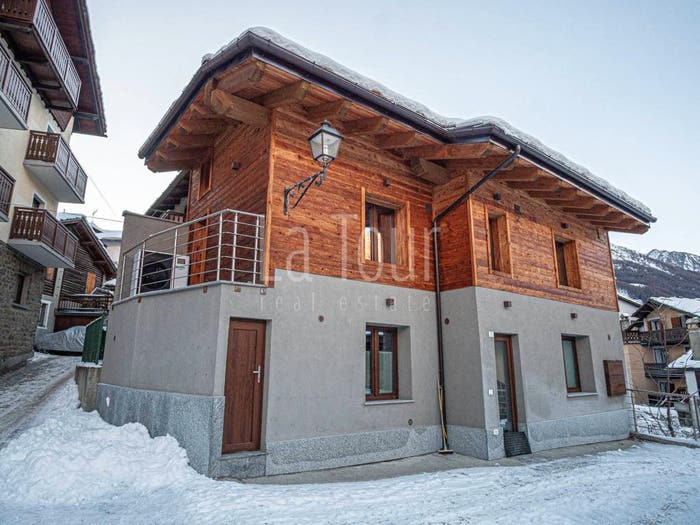Casa con 6 locali in vendita in Rue Sonveulla, Centro, Cogne