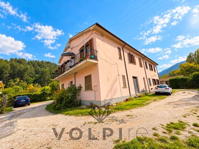 Appartamento con 5 locali in vendita in Viale Umbria, Centro, Valtopina