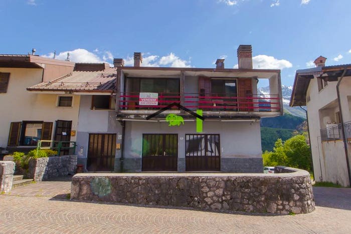 Casa con 6 locali in vendita in Via Roma, Prato, Resia