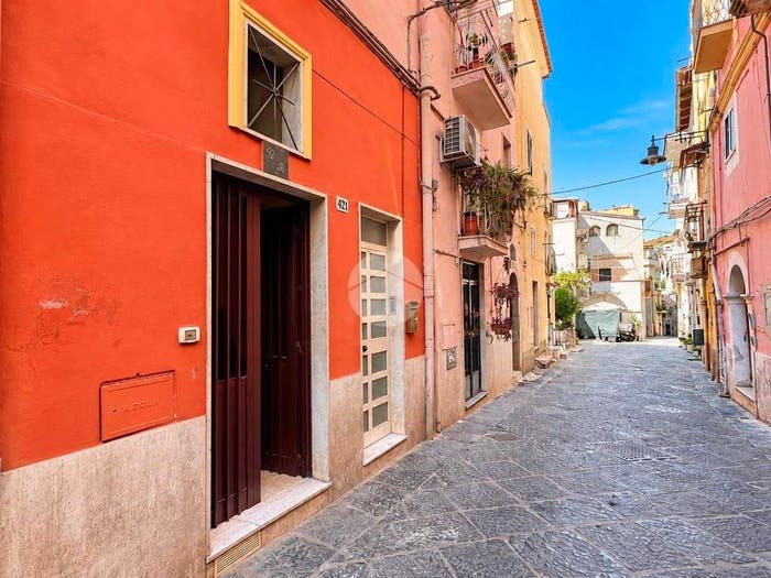 Appartamento bilocale in vendita in Via Indipendenza, Gaeta