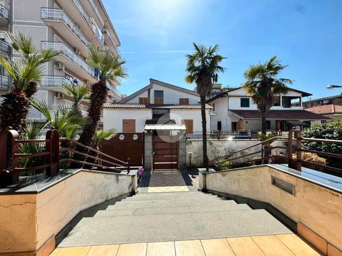 Casa con 6 locali in vendita in via Traversa Via Dante Alighieri, Maristi Ospedale, Giugliano in Campania
