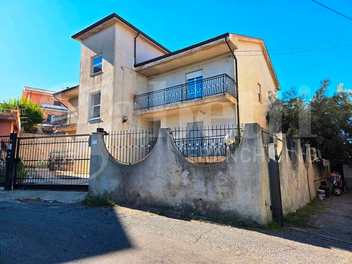 Appartamento con 6 locali in vendita in Via Parini, Marano Marchesato