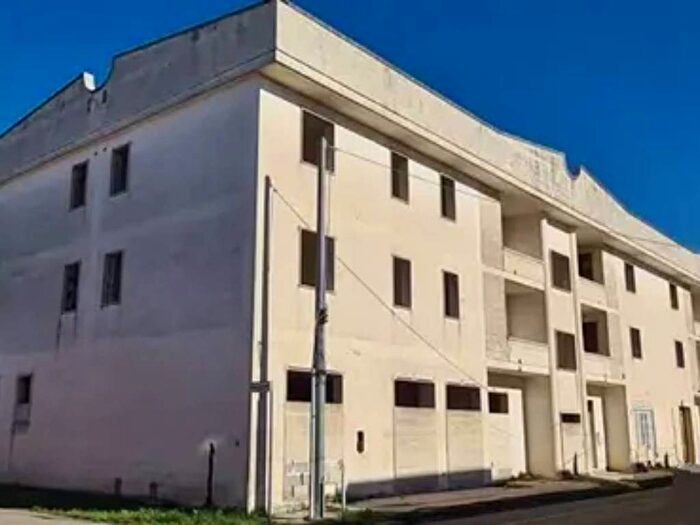 Casa con 6 locali in vendita in Via Pietro Nenni, Salice Salentino