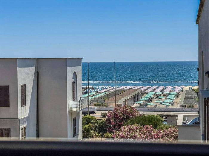 Appartamento trilocale in vendita in Via delle Quinqueremi, Ostia Levante, Roma