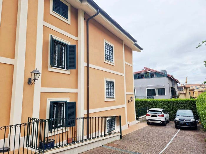 Casa con 6 locali in vendita in Viale Maggio, Centro, Grottaferrata