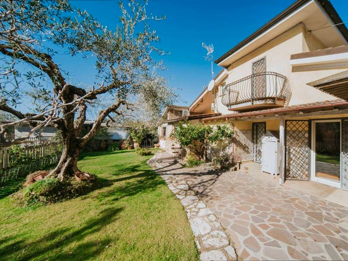 Casa quadrilocale in vendita in Via Autunno, Formello