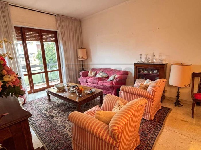 Appartamento con 5 locali in vendita in Viale XX Settembre, Avenza, Carrara