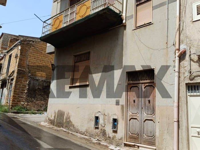 Casa quadrilocale in vendita in Via Bersagliere Giuseppe Urso, Favara
