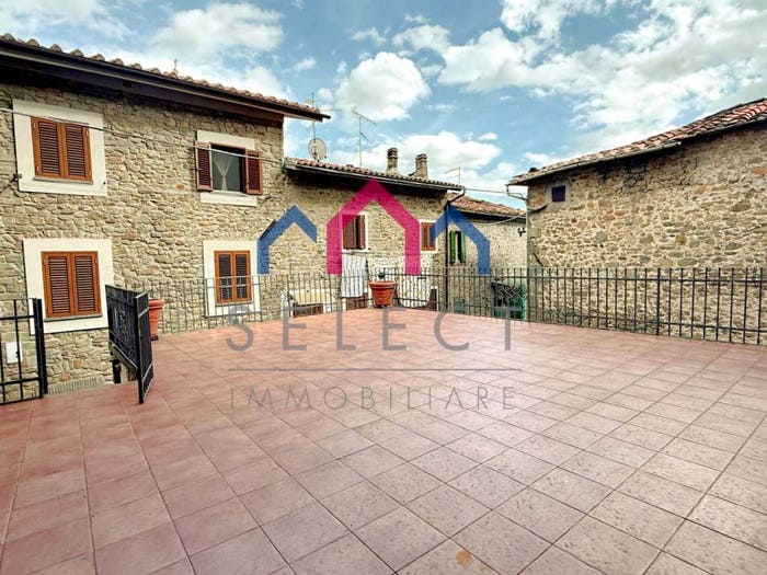 Casa quadrilocale in vendita in Villa Basilica