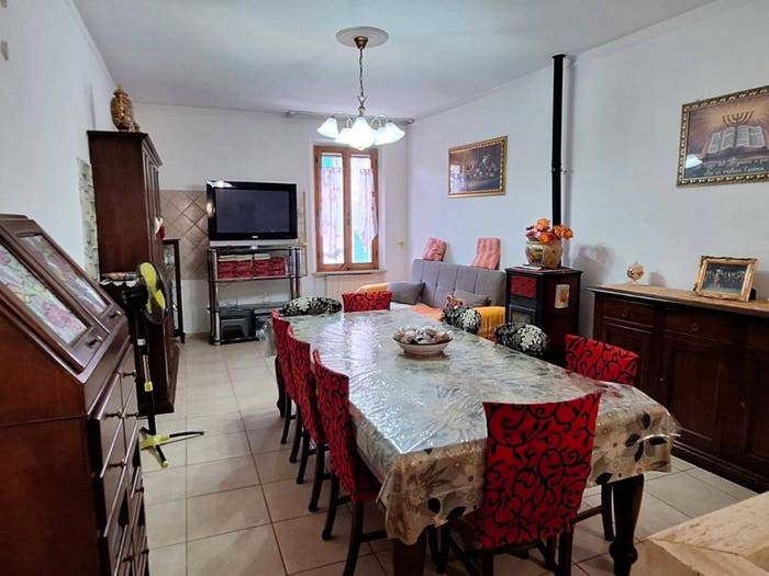Appartamento con 5 locali in vendita in VIA CAMPARBOLI, Centro, Asciano