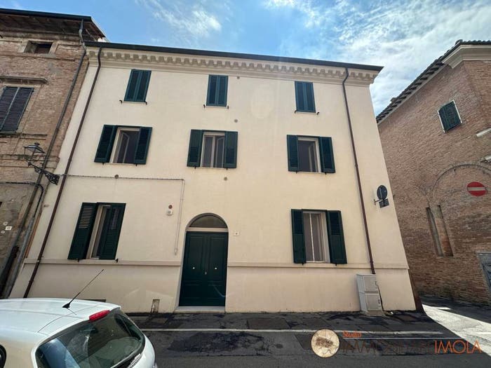 Appartamento quadrilocale in vendita in Via Cairoli, Centro Storico, Imola